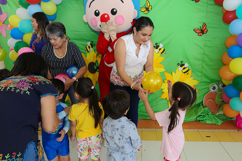 Diversión, juegos y sonrisas en el Día de la Niña y el Niño en los CAI del ISSTEY