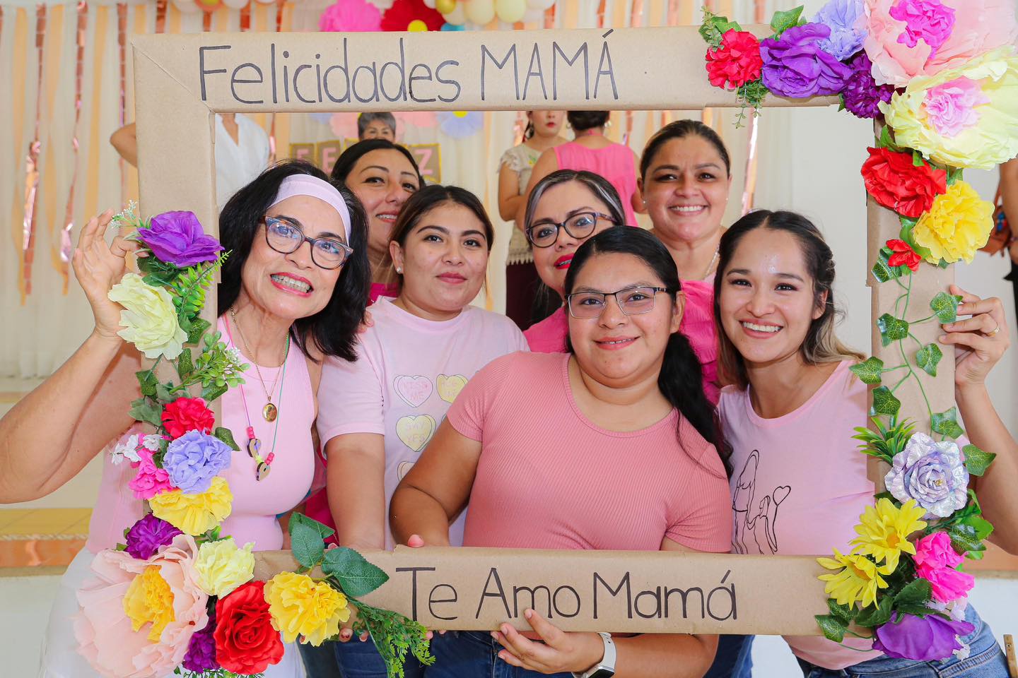 Día de la Madre en los CAI del ISSTEY: Un homenaje lleno de alegría y creatividad.