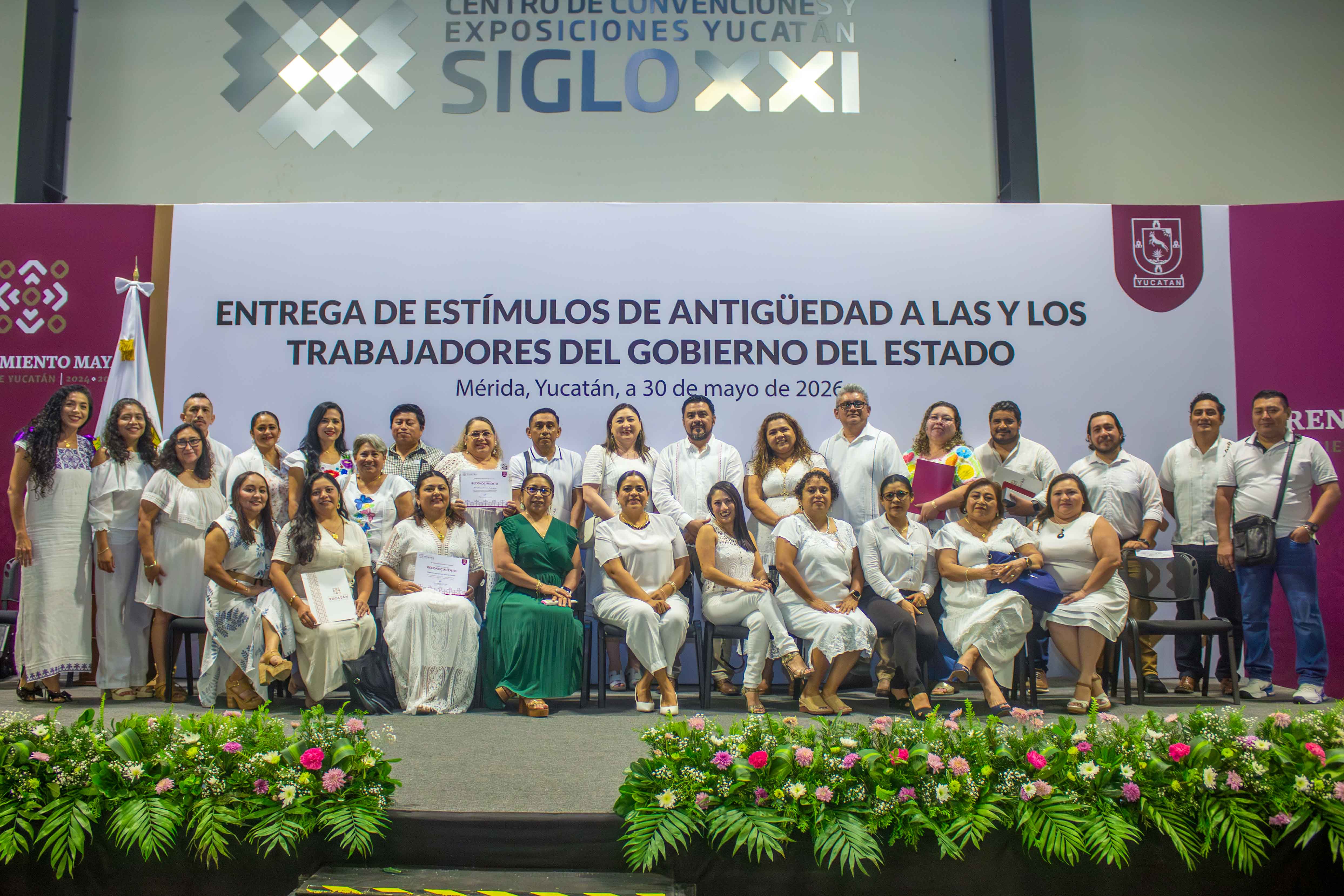 Entrega de estímulos económicos a los trabajadores por antigüedad