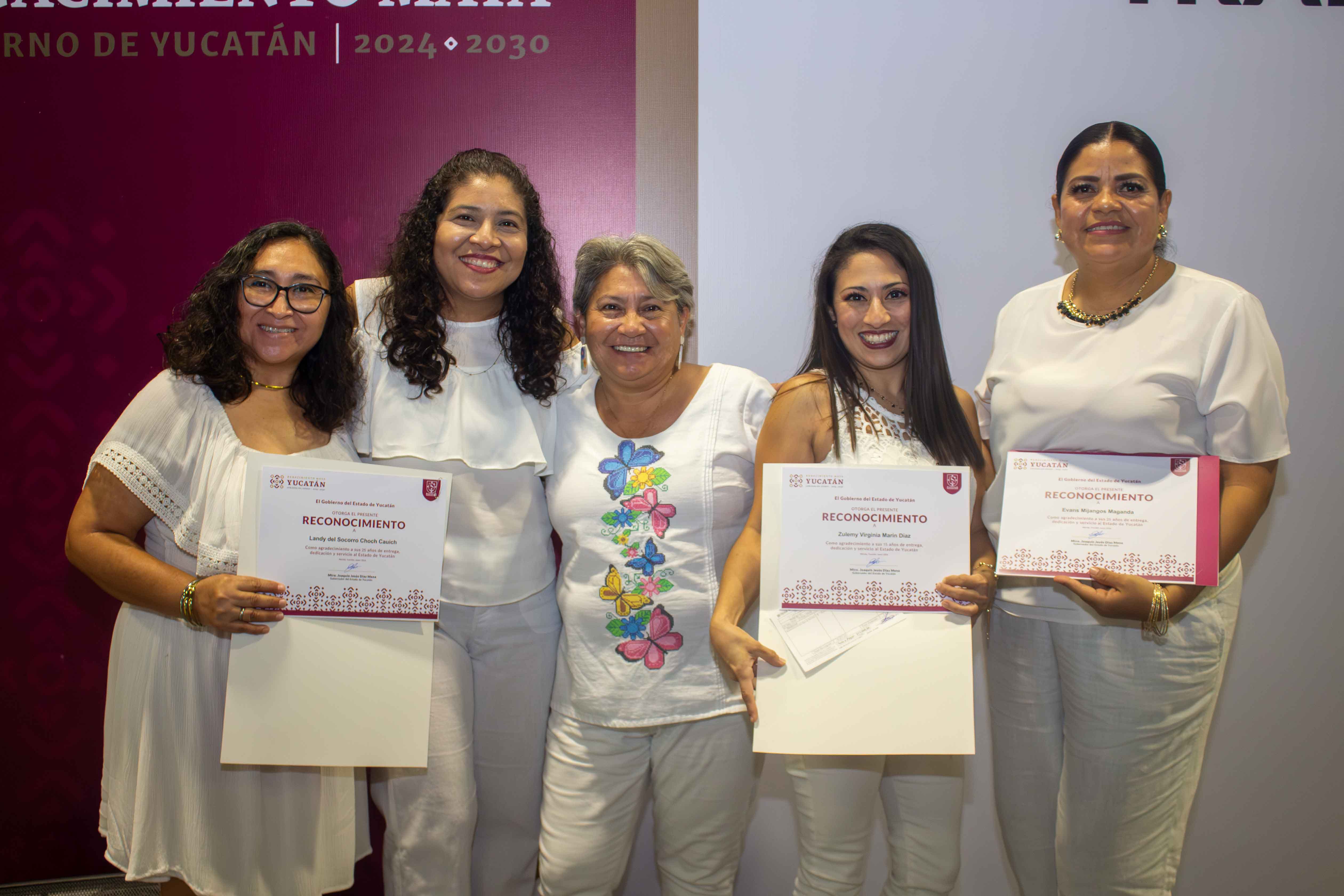 Entrega de estímulos económicos a los trabajadores por antigüedad