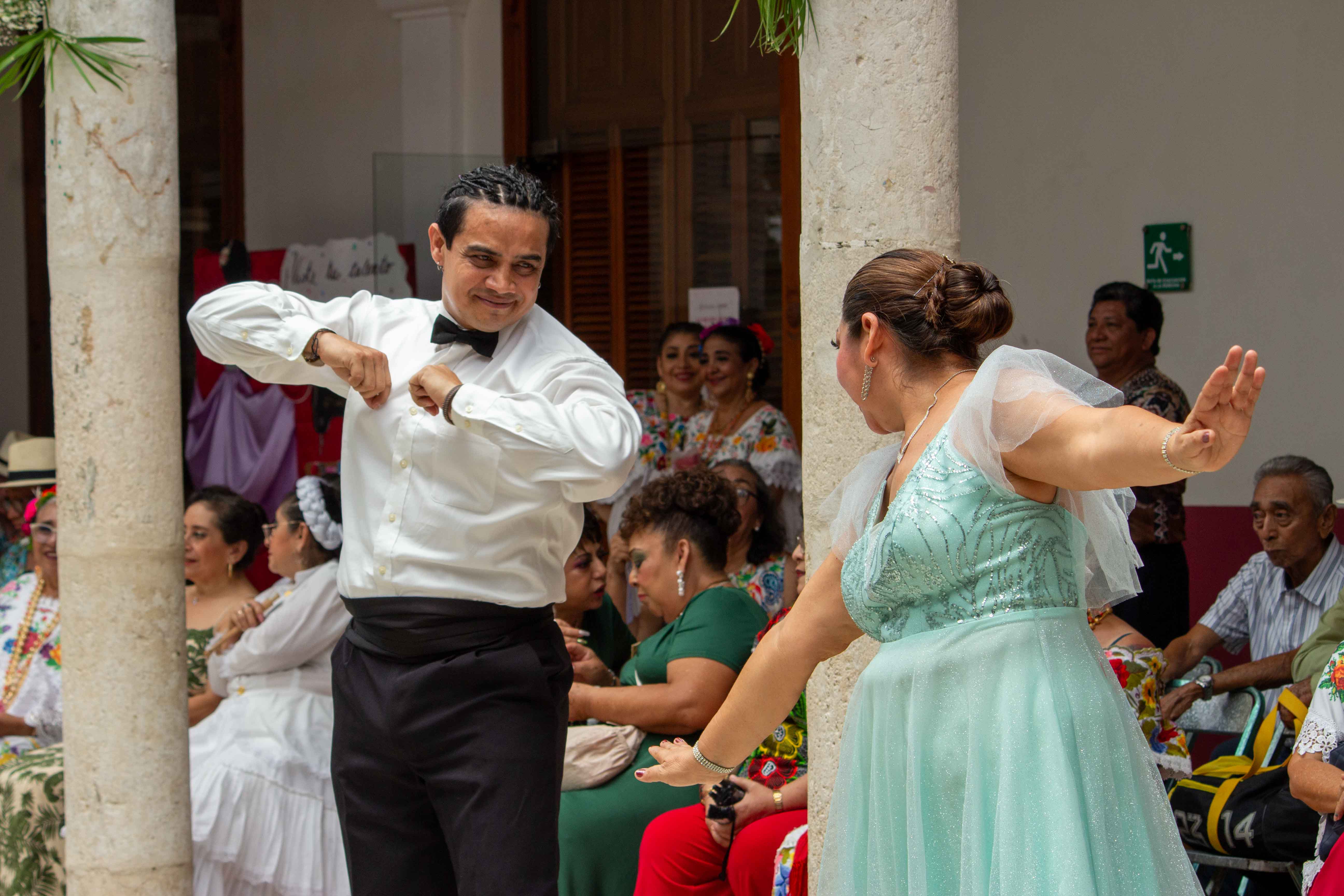 El danzón llegó a la clausura